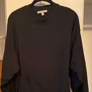 Pullover sweatshirt with pocket